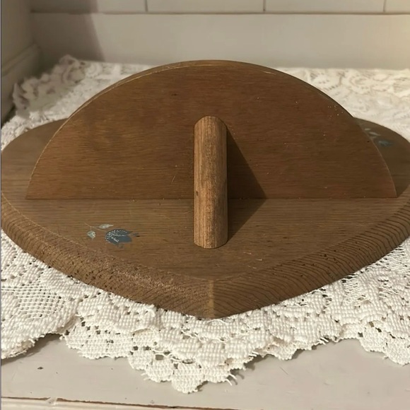 12” Wide Heart Shaped Shelf - Picture 2 of 3